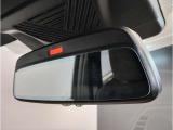 ☆BMWのルームミラーには自動防眩機能が備わっております。後続車のヘッドライトの明るさで幻惑されるのを防止☆