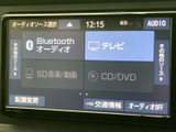 Bluetoothオーディオやテレビ、CD/DVDなど、画面から音源を選べます。使いたい項目が大きく表示され、オーディオの切り替えや交通情報の確認も画面上で行えます。