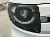 LEDヘッドライトは、点灯の瞬間から最大光量を発揮し、突然暗くなるトンネルなどでの安定感を高めます。