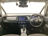 【前方視界】開放的な前方視界!運転がしやすく疲れにくいです♪窓が大きく、見通しがとっても良いおクルマですよ♪