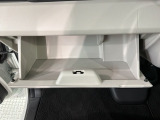 自社商品化センターにて内外装のクリーニングを実施しております!