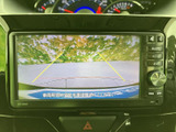後方の映像にガイド線が表示され、駐車時に車両周辺を確認する際に便利です。画面を見ながら後退時の状況を把握しやすく、駐車が苦手な方の心強いサポートになります。