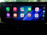 Apple CarPlay、Android Auto 対応。スマホを接続するとタッチスクリーン上でマップ、通話、メッセージ、ミュージックなどのアプリをスマホ同様に操作できるミラースクリーン機能搭載