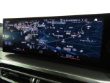 BMWカーブド・ディスプレイは、必要な情報をひと目で把握できるだけでなく、BMW iDriveの主要なインターフェイスとしてさまざまな機能の直観的な操作を可能にしています。