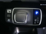 無段変速機(CVT)を搭載。有段変速機に存在する「変速ショック」が無いので、スムーズなアクセル操作が可能です♪