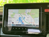 地図が大きく表示され、周辺の道路や施設を確認しやすい画面です。現在地を見ながら行き先までの道順を把握でき、慣れない場所への移動にも便利です。