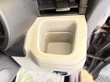 運転席側掘り込み式インパネカップホルダー