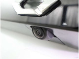 バックカメラが付いているので後方確認が非常にしやすいです。今や運転初心者も熟練者も必須装備!ついていて損はないですね♪
