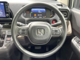 【純正革巻きステアリング】上質な革を使用することで、手にしっかり馴染みとても運転しやすいハンドルです♪