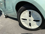 当店でのタイヤの目安は「車検基準」といたしております。ご希望でお車ご購入と同時での新品タイヤへの交換(有料)もお承りいたします。詳しくはスタッフまで。