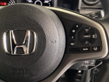 ハンドルにHondaセンシング系のクルーズコントロールやレーンキープアシストなどのスイッチが装備されています。ハンドルから手を離さず安全に操作できます。