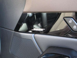 BOSEサウンドシステムを搭載。「良い音を出す」ではなく、その車種のごとに特徴を計算(車種専用設計)し、「反響音」を作り出すことによってどの座席でも自分中心で音が聴こえ、「心地よい空間」を作り出します。