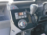 オートエアコンは一度室温を設定すると、後はエアコンが風量や吹き出し温度を、室温センサーや日射センサーなどで計測し、自動的にコントロールしてくれとっても便利です♪