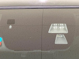 【スマートシティブレーキサポート】低速走行中に前方の車両等を認識し、衝突しそうな時は警報とブレーキで衝突回避と被害軽減をアシスト。より安全にドライブをお楽しみいただけます。