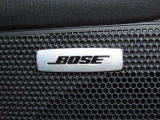 車内音響に合わせてチューニングされた専用スピーカーのBOSEシステム。奥行きのある澄んだ音と驚きの臨場感で、移動時間をプレミアムな音楽空間へと進化させます。