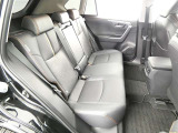 ゆとりある広々とした車内空間は、ドライブを始め買い物やレジャーなど、幅広く活躍します。一人でもみんなとでもお出かけを楽しみましょう!