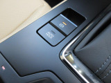 電動パーキングブレーキを採用。