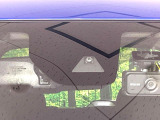 【エマージェンシーブレーキ】走行中に前方の車両等を認識し、衝突しそうな時は警報とブレーキで衝突回避と被害軽減をアシスト。より安全にドライブをお楽しみいただけます。