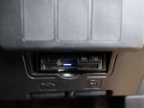 純正ナビを装備。タッチパネル式で使いやすく、お出かけもラクラクです。