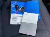 取説、ナビ取説、メンテナンスノート完備です!大事に乗られてきた車だと一目でわかりますね!スマートキーは2つ☆