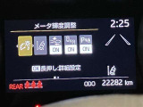 【レーンディパーチャーアラート】道路上の白線(黄線)をカメラで認識し、ドライバーがウインカー操作を行わずに車線を逸脱する可能性がある場合、ブザーとディスプレイで注意喚起サポート。