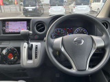 シートポジションも高く、運転しやすいです。シートリフター付きです。