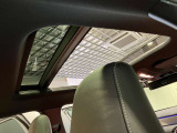 かなり大型のスライディングルーフになります。