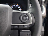 全車速追従機能付ACC(アダプティブクルーズコントロール)を採用し、走行中に先行車の様子を検知しながら、設定した車速の範囲内で先行車との距離のキープを支援します。