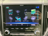 オーディオやテレビ、USBなどのメディア項目が画面に並び、用途に合わせて選びやすい構成です。音楽再生などを日常の移動に取り入れやすく、車内での過ごし方が広がります。