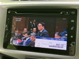 テレビ番組を画面で楽しめる装備です。停車中の待ち時間などに映像を視聴でき、車内で過ごす時間を有効に活用できます。視聴は安全な場所に停車してお楽しみください。