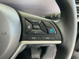 プロパイロットは前を走行するクルマを検知しアクセル、ブレーキをコントロールして車間距離を保つ手助けをしてドライバーの運転負担を軽減します。