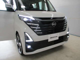 ■LEDヘッドランプ。LEDフォグランプ。シグネチャーLEDポジションランプ。この年式からはデイライト仕様なので日中でもライトが点灯します。