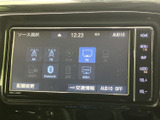 ラジオやテレビ、Bluetooth、HDMIなどの選択項目が一覧になり、使いたい音源を画面から選べます。アイコンと文字で区分されており、日常の操作にも便利です。