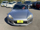 当店在庫は外装、内装クリーニング後に展示し、併せて事故修復歴の有無、メーター改ざん歴の有無も第三者機関による検査を全台実施しております。車検、整備、鈑金塗装も自社で対応できますのでご安心ください。