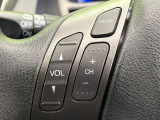 【ステアリングスイッチ】運転中、前方から目線をそらすことなく、オーディオ等の操作が可能な便利機能!安心&快適なドライブを演出してくれます♪
