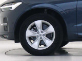 5スポーク7.5J&times;18インチシルバーアルミホイール。衝突回避・被害軽減ブレーキシステムやパイロット・アシストなど、数多くの先進安全・運転支援機能を標準装備。