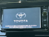 ナビ・オーディオを一体で扱えるセンターディスプレイを備えています。画面脇には音量やメニューの操作部がまとまり、必要な機能へアクセスしやすい配置で、日々の移動をサポートします。