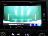 バックカメラの画像です。ガイドラインがスムースな車庫入れをサポートいたします。車庫入れの安心感がアップしますね。