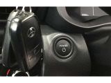 キーを取り出さずにドアを施錠&解錠。クルマの始動も可能です。