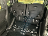 リアシート座面を持ち上げると、背の高い荷物を積むのに便利なトールモードに変身します!多彩なシートアレンジで使い勝手良好!