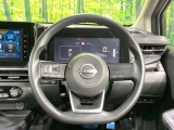 インテリアに合わせたデザインのステアリングは、運転される方のことも考え、運転しやすい形状、大きさです。是非一度、実際に触ってお確かめください。