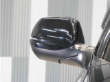 ◆ドアミラーウインカー◆ドアミラーにウインカーを装備しています。対向車に自身の進行方向を合図し安全に運転できます。