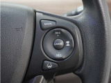 ◆アダプティブクルーズコントロール◆予め設定した車速内でクルマが自動的に加減速。前走車との適切な車間距離を維持しながら追従走行します。【LKAS】車線維持支援システムでステアリング操作を支援。