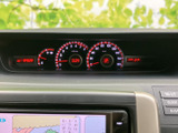 速度やエンジン回転数、燃料残量などを運転席からひと目で確認しやすい配置です。表示がまとまっているため、走行前や運転中に必要な情報を把握しやすく、日常の運転を支えます。