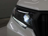 LEDヘッドライトには「オートマチックハイビームシステム」を搭載。夜間走行時にハイビームで走行可能と判断した場合、ロービームとハイビームを自動的に切り替え、前方視界確保をアシストします。