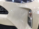 コーナーセンサーを車の前後に装備。障害物までの距離に応じて警告音を変えてお知らせ。縦列駐車時や駐車場・車庫などでの取り回しをサポートします。詳細は販売店スタッフまでおたずねください。