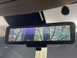 【インテリジェントルームミラー】後席の大きな荷物や同乗者で後方が確認しづらい時でも安心!カメラが撮影した車両後方の映像をルームミラー内に表示。クリアな視界で状況の確認が可能です!