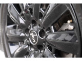 商品車両はタイヤハウス、車体下部などをスチーム洗浄を施工済。納車点検整備と合わせて、MINIプロフェショナルの安心の状態でお渡しいたします。