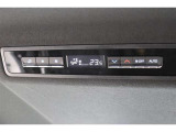 リヤオートエアコンで後席でも快適な車内空調です♪
