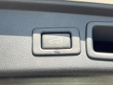 【パワーバックドア】スマートキーや運転席のボタンを押すだけでリアゲートが自動で開閉します!荷物を持っている時や、高い位置にあるバックドアを閉める際に便利な機能です♪